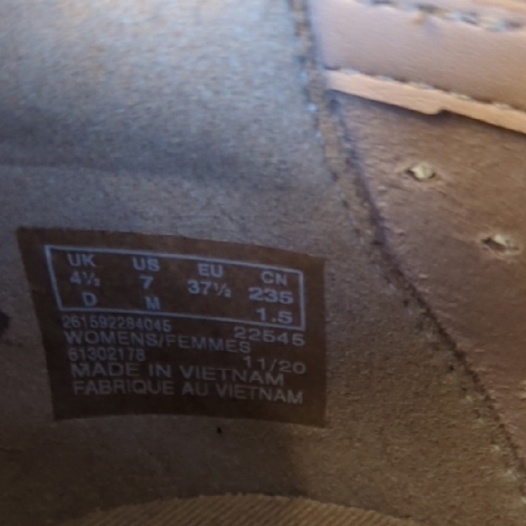 Clarks JULIET HAYES Suede Sand low-heel Loafers - Picture 2 of 7